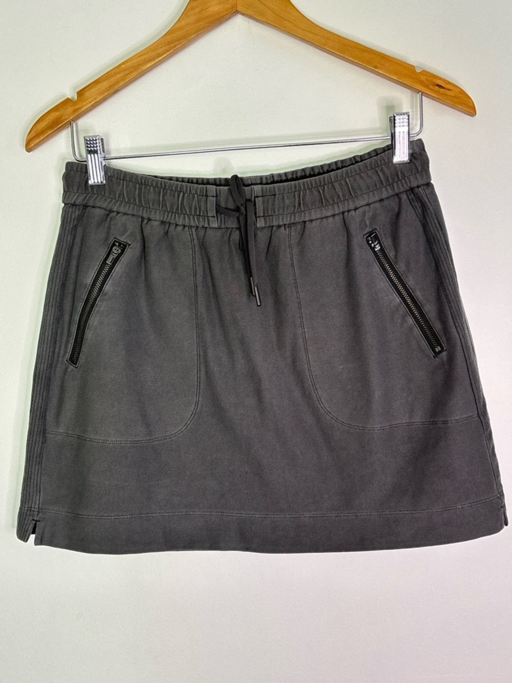 Athleta Washed Gray Pull On Mini Skirt With Pockets Size 2 w/ pockets